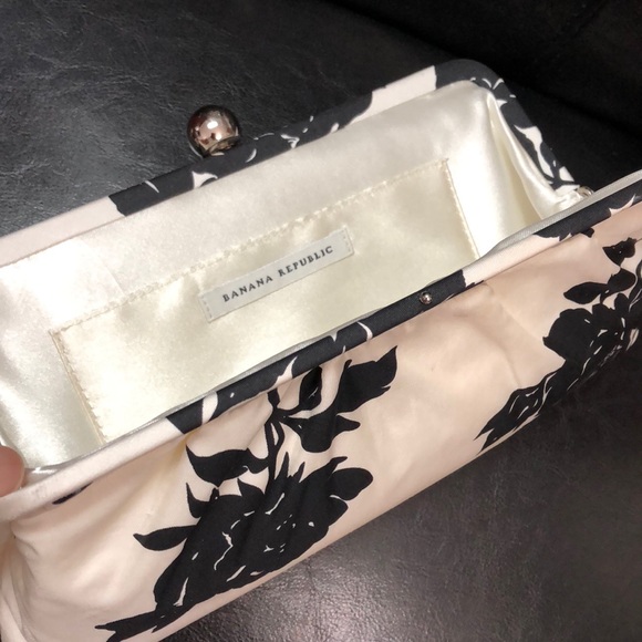 Banana Republic Silk Clutch - Picture 7 of 8